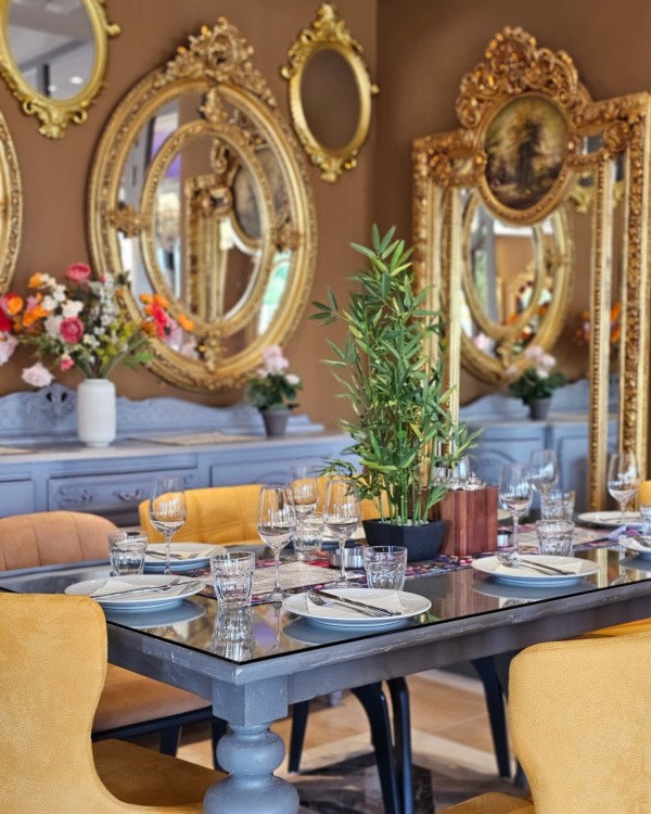 Hotel Hyde Hill / Bikini and Champagne